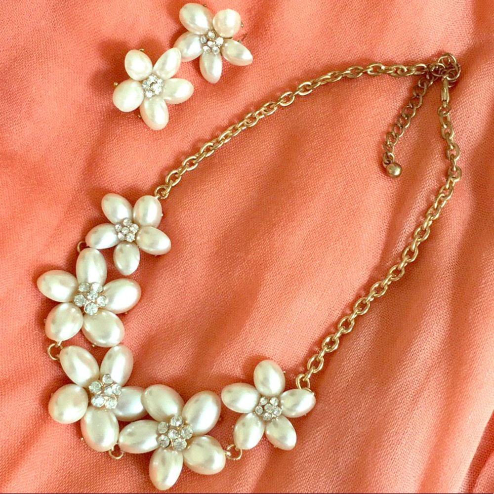 Charming Charlie pearl necklace and earring set